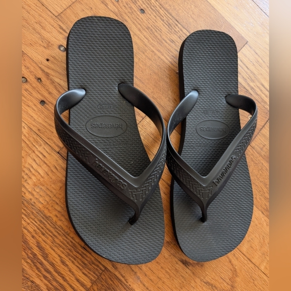 Havaianas Unisex Black Flip Flops - Picture 2 of 6